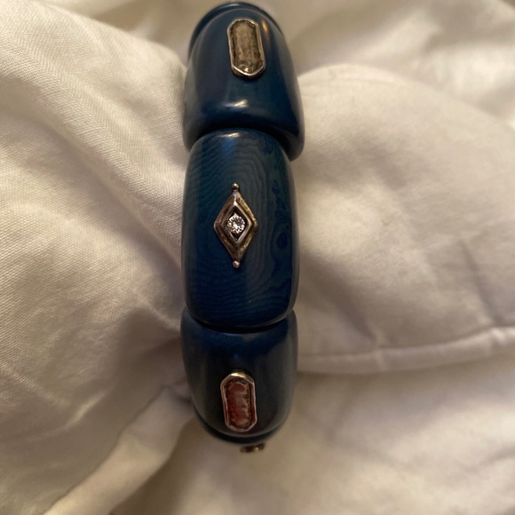 Silpada Polished Palm Stretch Bracelet - Picture 2 of 3